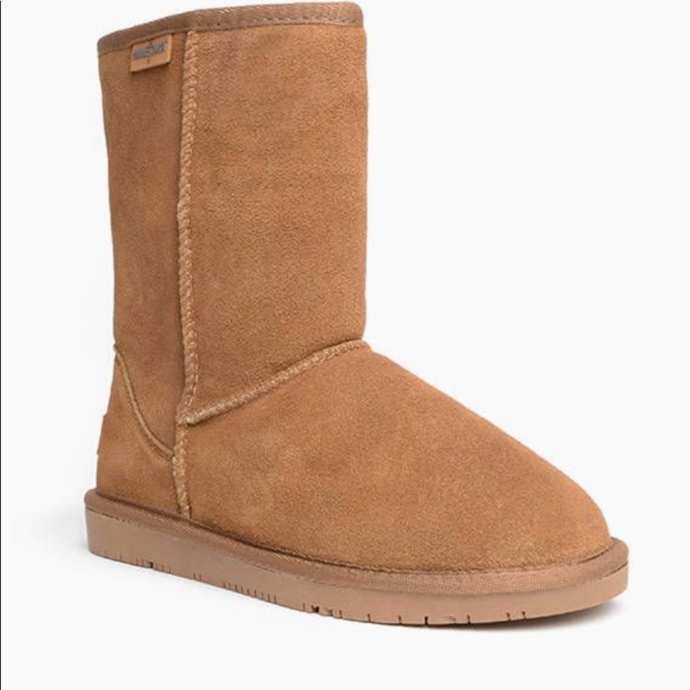 Women’s Sheepskin Lined Boots - size 8